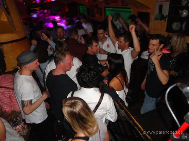 2015 Wiesn Anstich 044.jpg - Pistolen-Dancer